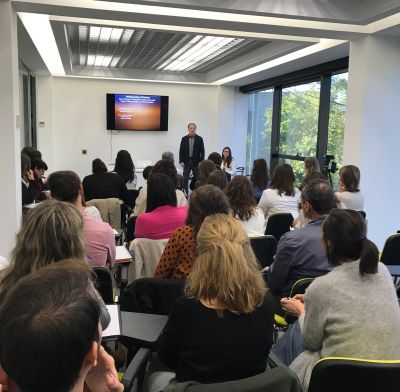 Matthew Selekman imparte una sesión-taller en ita Moscatelar donde intervienen dos familias en tratamiento en Ita con terapia familiar breve centrada en soluciones