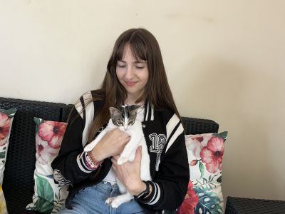 Terapia con gatos rescatados para apoyar la salud mental de los y las adolescentes en Ita Coín