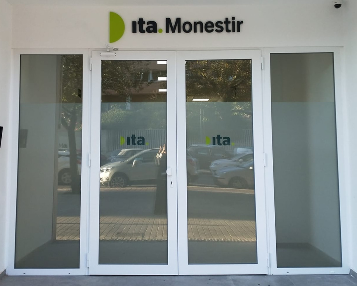Fachada de entrada a las instalaciones de Ita Monestir